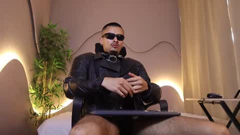 sylas_xl online show from July 24, 2:35 pm