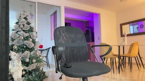 Snapshot of tattoguys_cums chatting on December 7, 10:56 am Jonathan Juan online show from December 7, 10:56 am