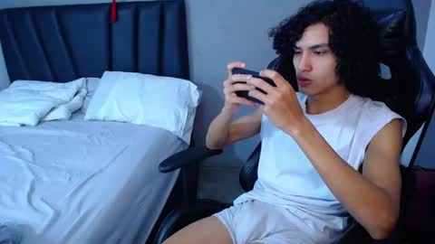 Tayron online show from February 3, 9:09 pm