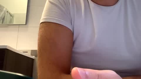 Tbest1986 online show from October 22, 7:23 am