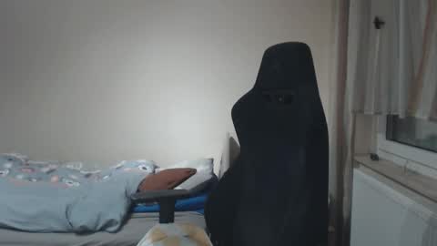 Snapshot of thatguyyeahhim chatting on March 8, 12:42 am thatguyyeahhim online show from March 8, 12:42 am