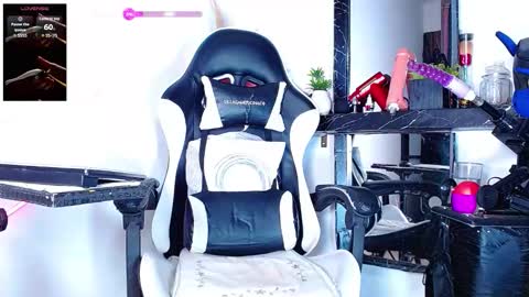 the dog lian online show from December 5, 1:07 pm