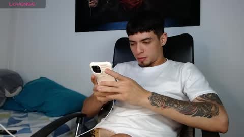 theo_levis online show from April 21, 9:21 pm