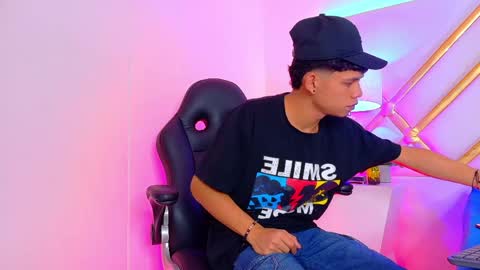 T H I A G O online show from June 3, 4:14 am