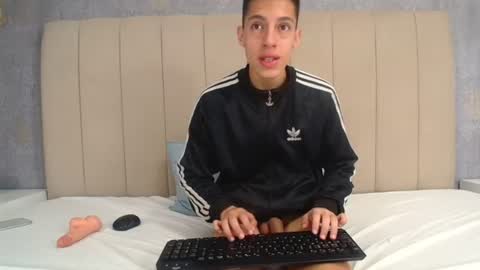 Thiago   online show from July 23, 1:58 am