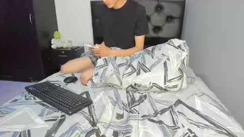 Thiago Wells online show from November 6, 7:06 pm