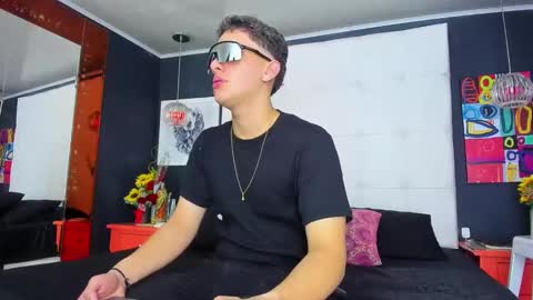 ---Thomas--- online show from March 12, 4:30 am