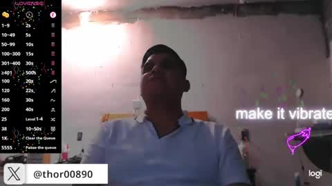 Snapshot of thor0200 chatting on October 14, 4:41 am thor0200 online show from October 14, 4:41 am