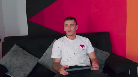 Tiger online show from January 14, 6:49 pm