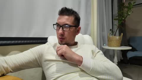 Fillipp Moris online show from April 19, 8:00 pm