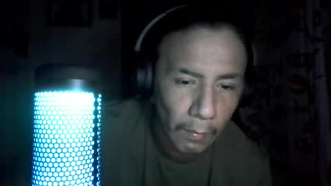 tinywolf0009 online show from May 8, 9:21 am