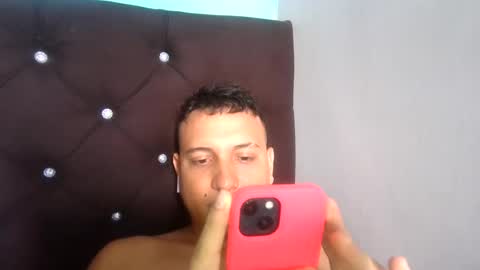 tomasstyl_ online show from August 6, 7:31 pm