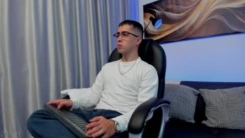 Tomas online show from April 2, 3:59 am