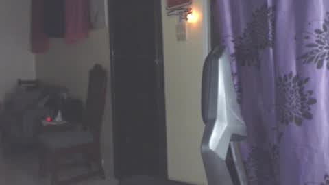 Snapshot of toni2814 chatting on October 3, 2:27 am Antonio online show from October 3, 2:27 am