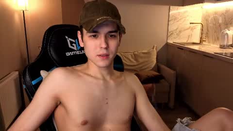 travisrivas online show from July 3, 3:40 pm