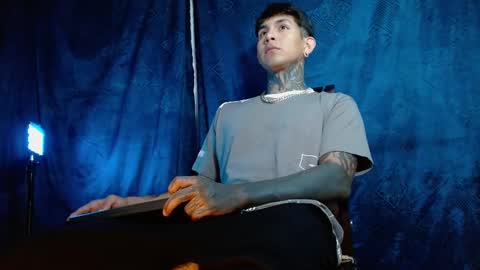 TRAV - INDEPENDENT MODEL online show from January 30, 7:04 pm