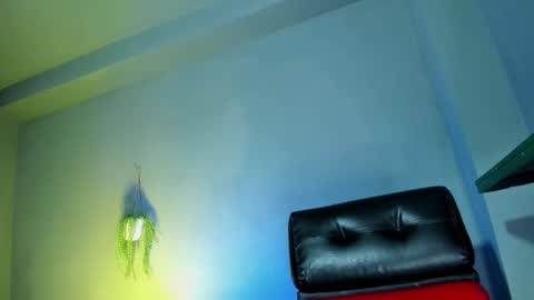 TRAV - INDEPENDENT MODEL online show from September 20, 1:38 am