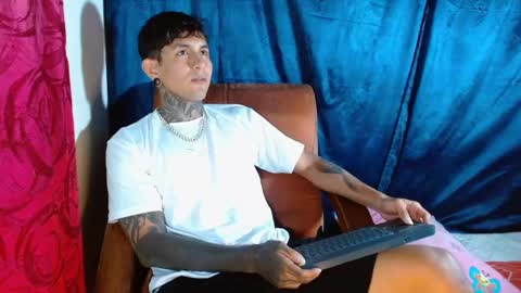 TRAV - INDEPENDENT MODEL online show from February 12, 9:54 pm