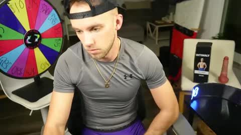 Snapshot of troy_greenxo chatting on January 7, 3:58 am Troy Green online show from January 7, 3:58 am