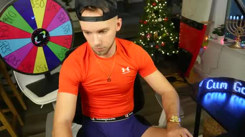 Snapshot of troy_greenxo chatting on December 31, 10:45 pm Troy Green online show from December 31, 10:45 pm