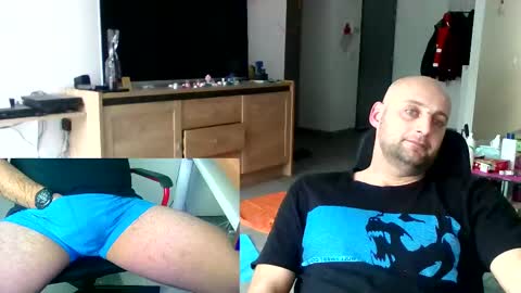 twardyidlugi online show from December 25, 11:00 am