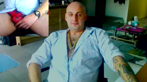 twardyidlugi online show from March 5, 8:00 am