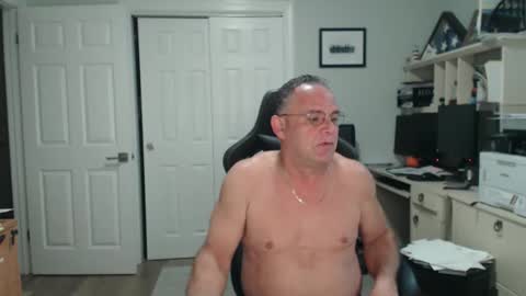 Twopeopleinlove online show from November 18, 11:25 am