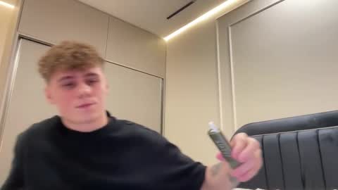 tyler_garrner online show from February 21, 6:09 pm