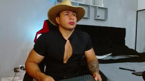 tyler_hank1 online show from December 3, 2:28 am