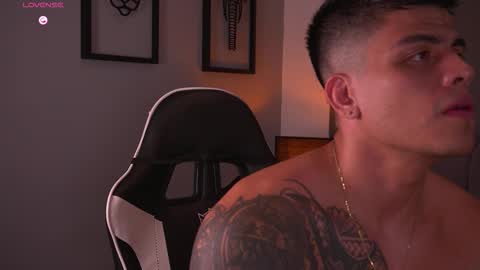 Snapshot of tyler_muscle chatting on September 17, 3:29 am David online show from September 17, 3:29 am
