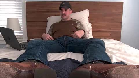 TylerLogan813 online show from October 22, 9:40 pm