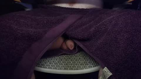 Under the desk online show from February 13, 9:31 pm