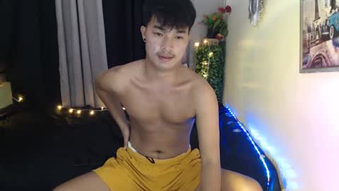 ur_hugechinito online show from March 3, 8:45 am