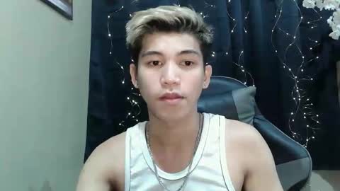 Snapshot of urcutefucking_asianboy chatting on September 17, 12:39 pm ASIANBBYBOY online show from September 17, 12:39 pm