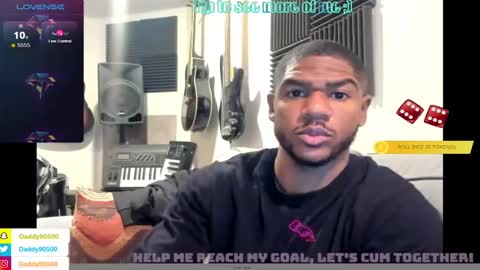 Snapshot of urnewdaddy90 chatting on December 10, 11:53 pm Big Daddy online show from December 10, 11:53 pm