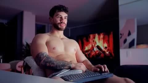 valenthinoking online show from February 16, 11:25 pm