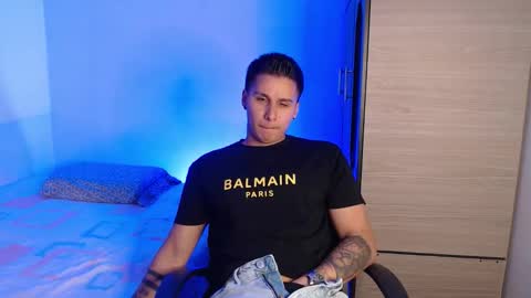 VALENTINO online show from December 20, 8:05 pm