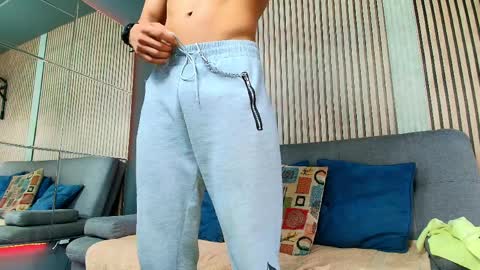 Vans Ross online show from April 1, 7:33 pm