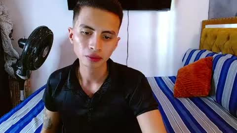 velk_hot1 online show from June 3, 7:08 pm