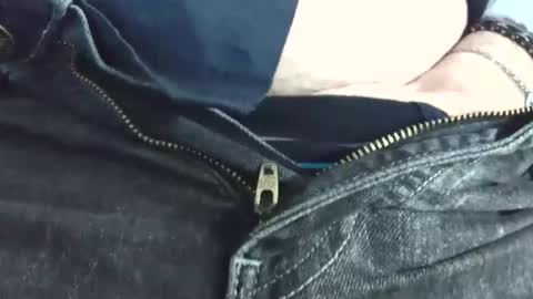 Erik online show from April 4, 2:47 pm