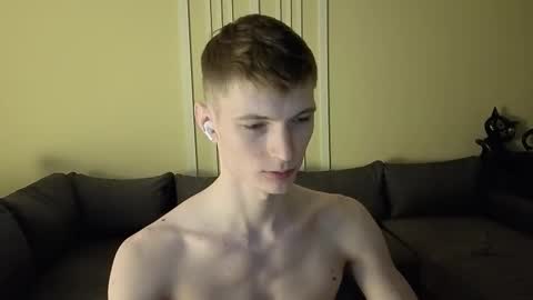 Max online show from December 21, 6:49 pm