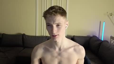 Max online show from February 22, 9:16 pm