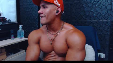 Viktor Herrera online show from December 2, 3:12 pm