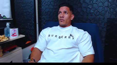 Viktor Herrera online show from December 4, 1:58 am