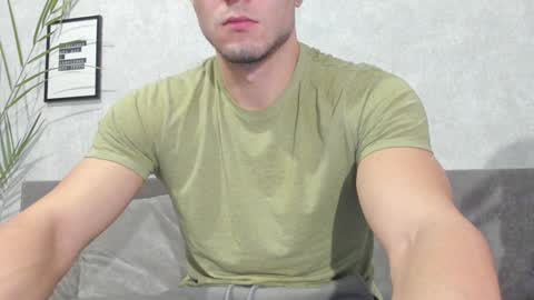 Snapshot of vincent_o chatting on December 23, 8:14 pm Vincent. uncut 18cm online show from December 23, 8:14 pm