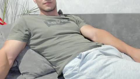 Snapshot of vincent_o chatting on September 17, 5:58 pm Vincent. uncut 18cm online show from September 17, 5:58 pm