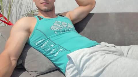 Snapshot of vincent_o chatting on September 18, 5:59 pm Vincent. uncut 18cm online show from September 18, 5:59 pm