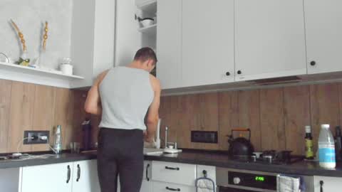 Snapshot of vincent_o chatting on December 29, 8:44 am Vincent. uncut 18cm online show from December 29, 8:44 am