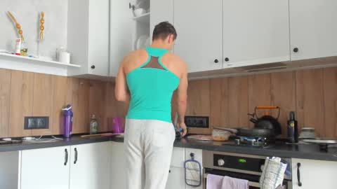 Snapshot of vincent_o chatting on February 15, 9:05 am Vincent. uncut 18cm online show from February 15, 9:05 am