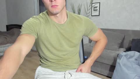 Snapshot of vincent_o chatting on December 9, 6:52 pm Vincent. uncut 18cm online show from December 9, 6:52 pm